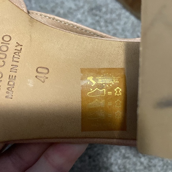 Vero Cuoio Sundance Women’s Leather Peep-Toe Block Heel Shoes Embroidered Sz 40 - Picture 9 of 9